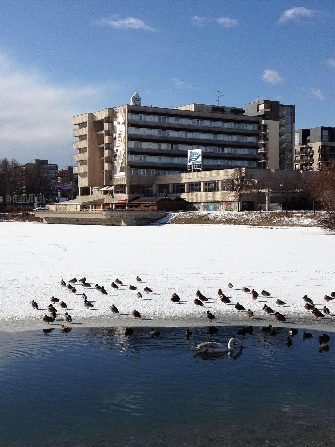 Garni Hotel Junior Bratislava Buitenkant foto
