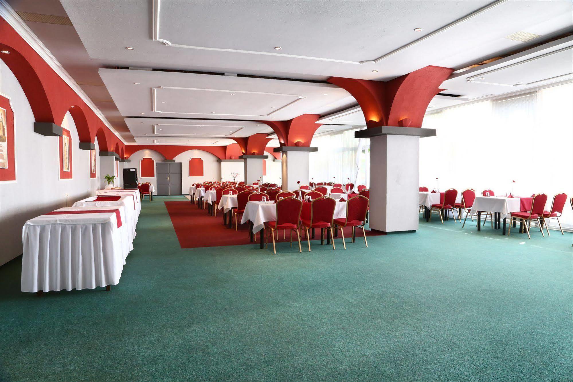 Garni Hotel Junior Bratislava Buitenkant foto