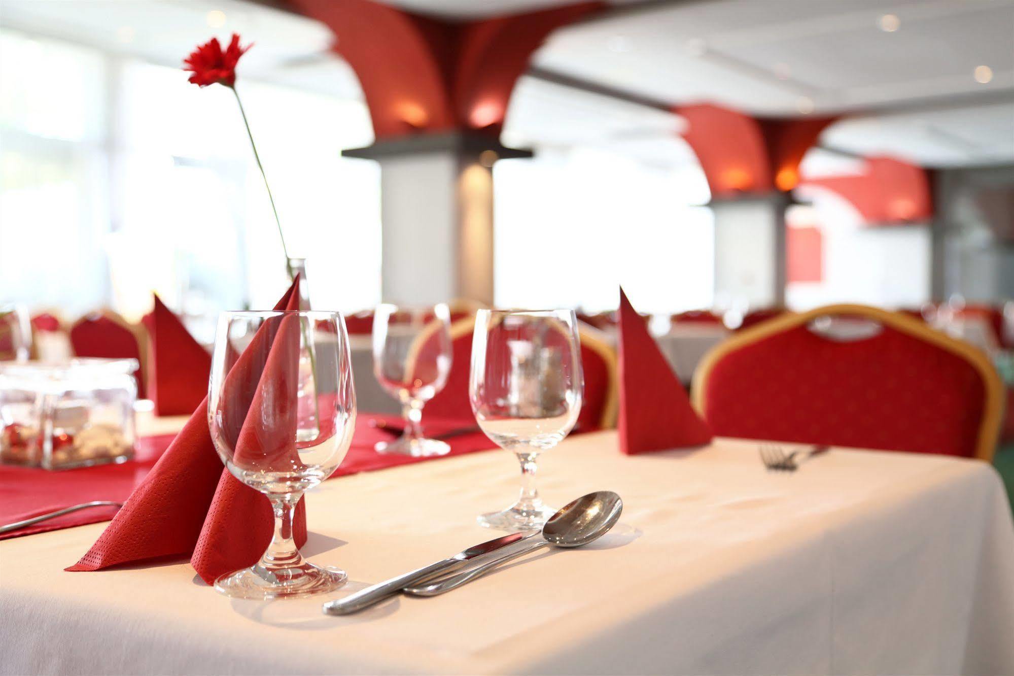 Garni Hotel Junior Bratislava Buitenkant foto