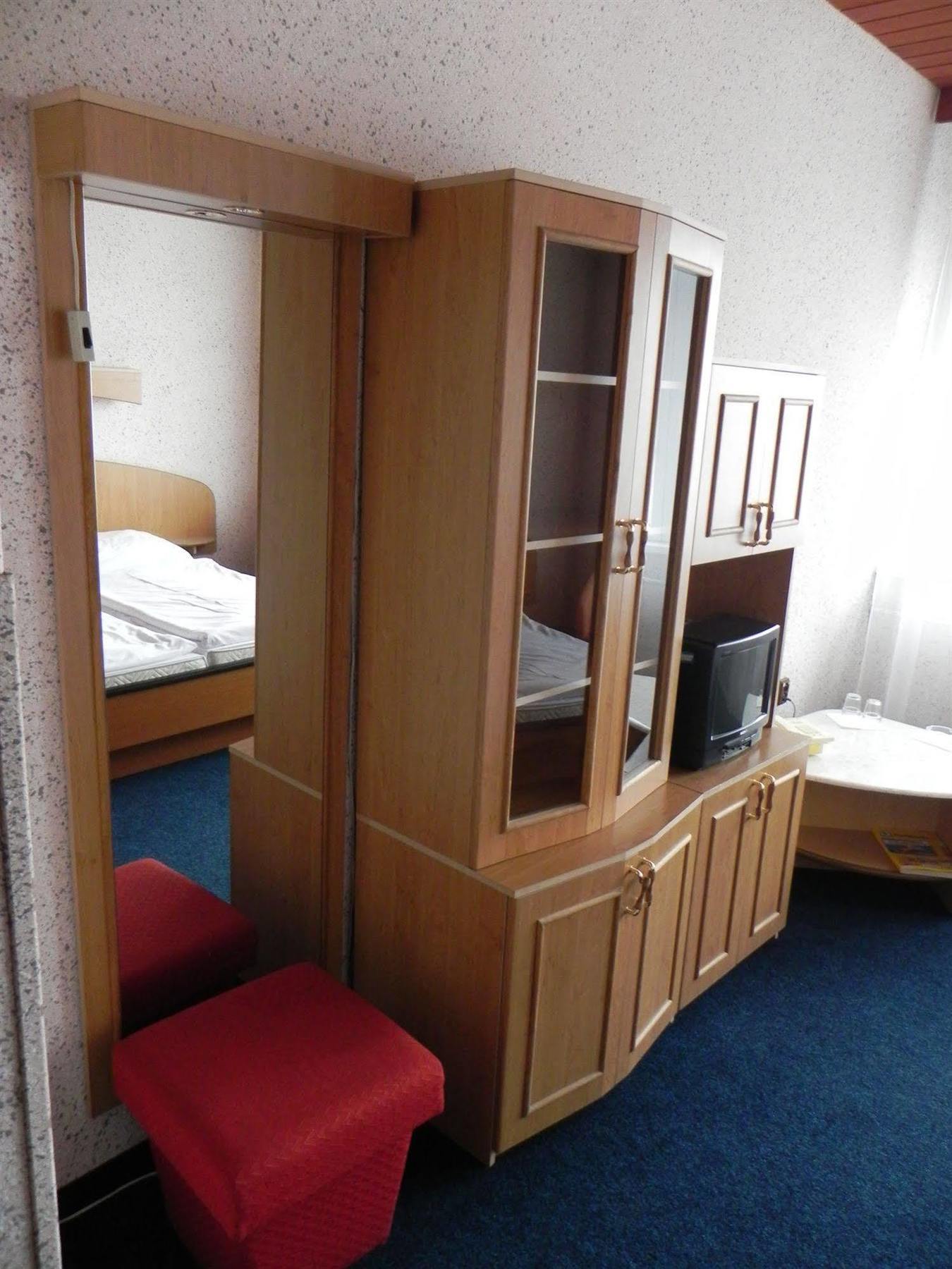 Garni Hotel Junior Bratislava Buitenkant foto