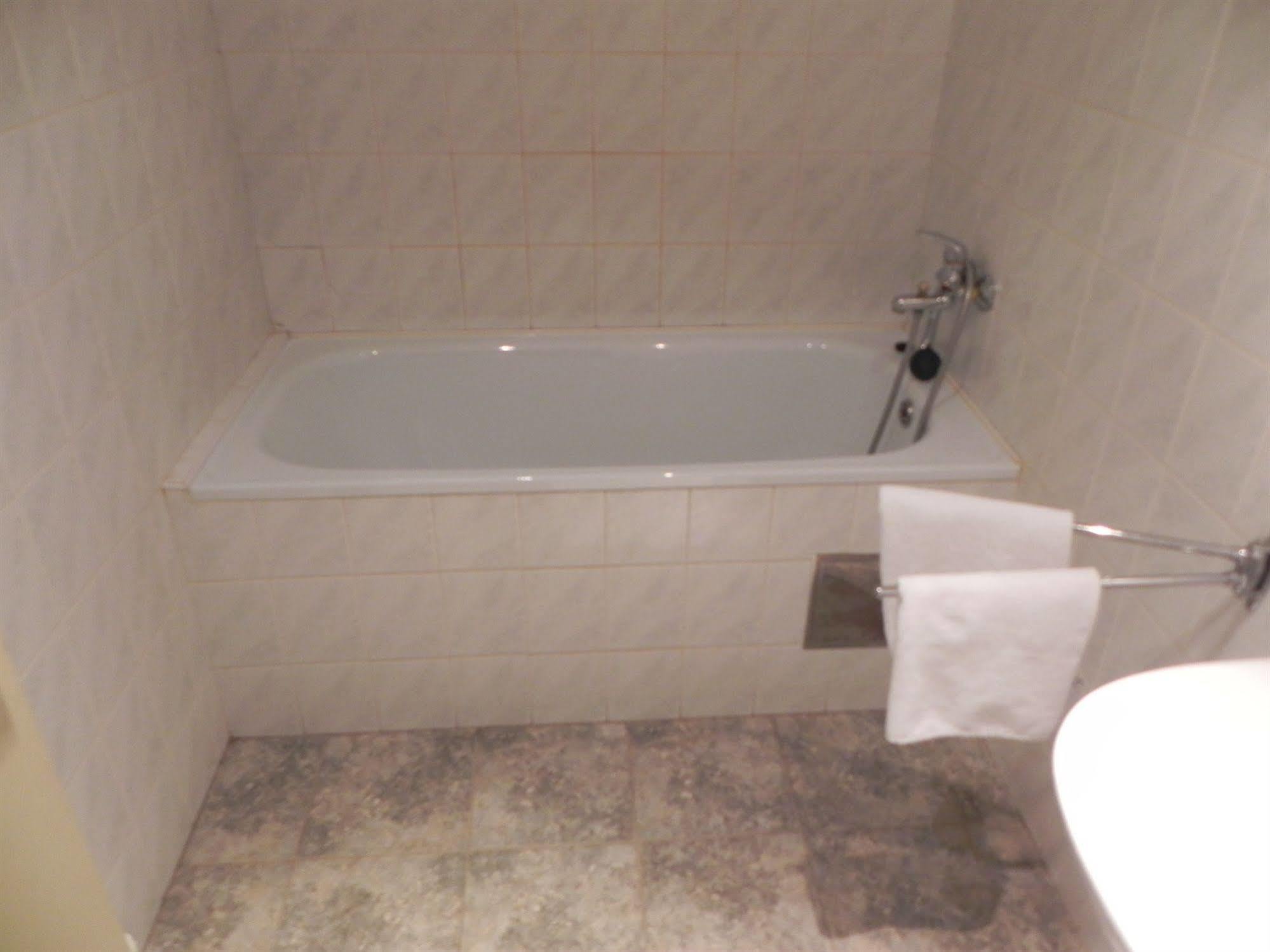 Garni Hotel Junior Bratislava Buitenkant foto