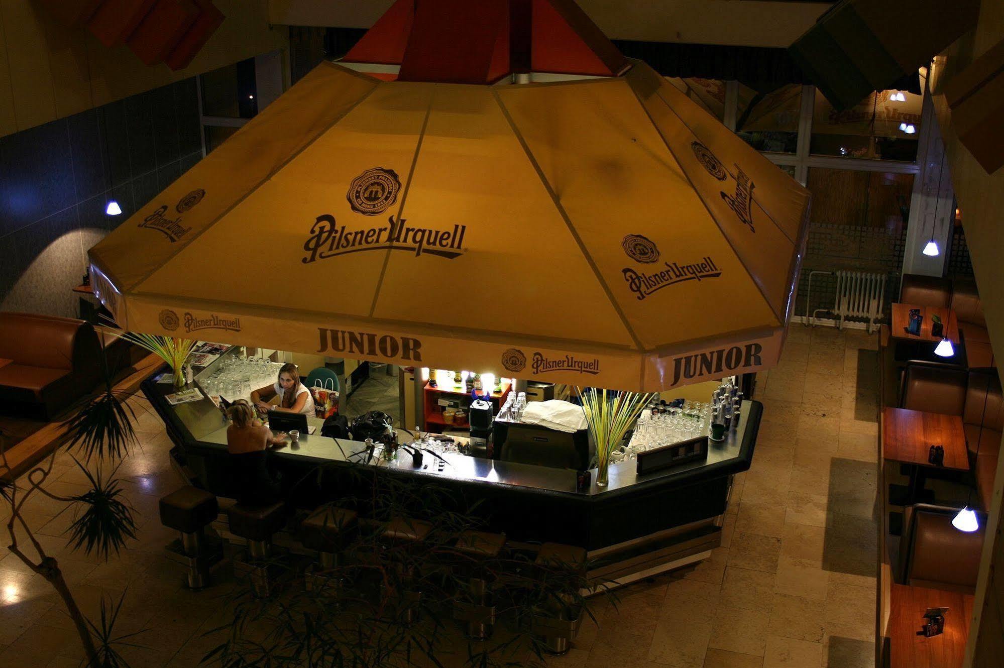 Garni Hotel Junior Bratislava Buitenkant foto