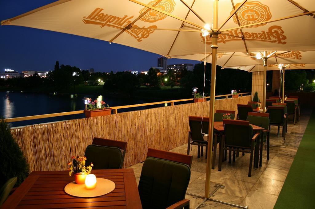 Garni Hotel Junior Bratislava Buitenkant foto