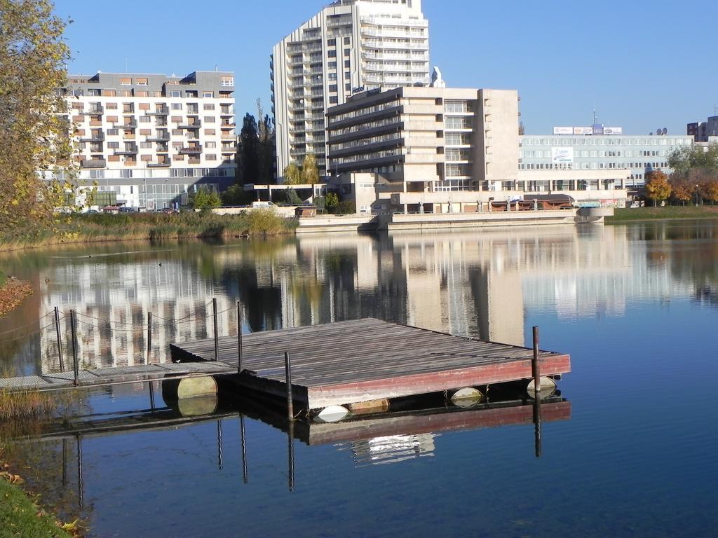 Garni Hotel Junior Bratislava Buitenkant foto