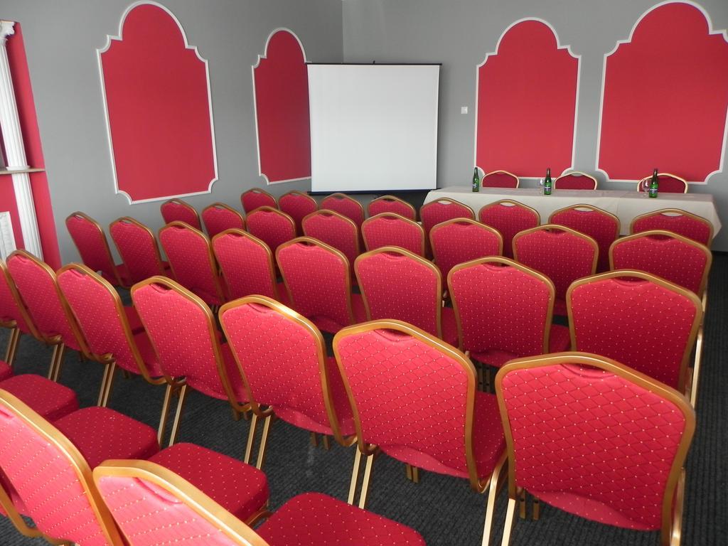 Garni Hotel Junior Bratislava Buitenkant foto