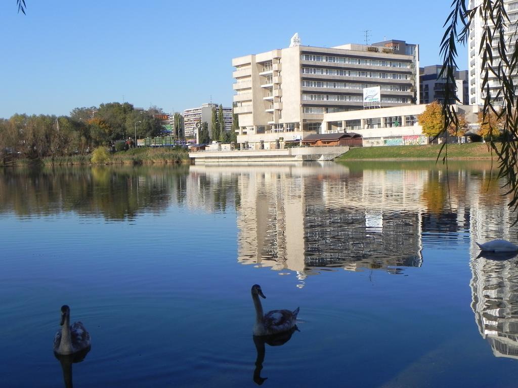 Garni Hotel Junior Bratislava Buitenkant foto
